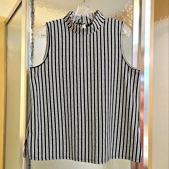 Cable & Guage XL B/W High Neck Sleeveless Striped Top AA-1437 - Picture 2 of 10